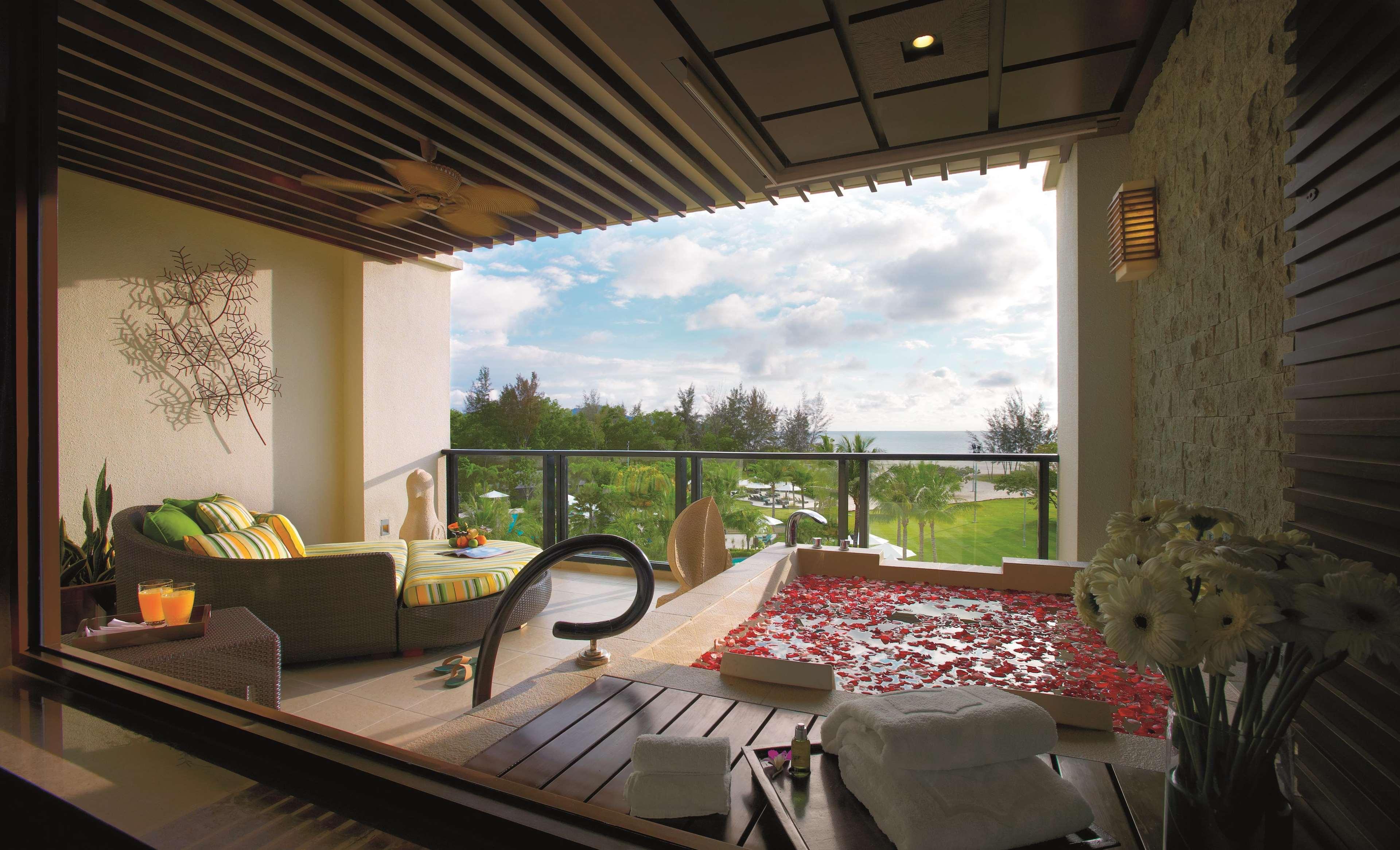 Shangri-La Rasa Ria, Кота Кинабалу Екстериор снимка A balcony