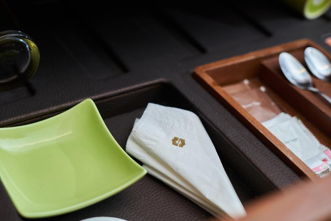 Shangri-La Rasa Ria, Кота Кинабалу Екстериор снимка A folded napkin